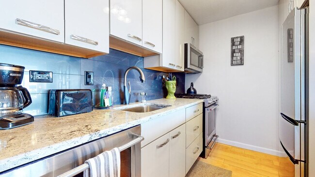 Foto del edificio - 8 Whittier Pl