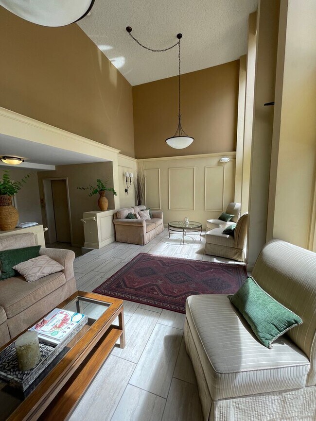 Foto del edificio - Cozy Apartment Close to Downtown