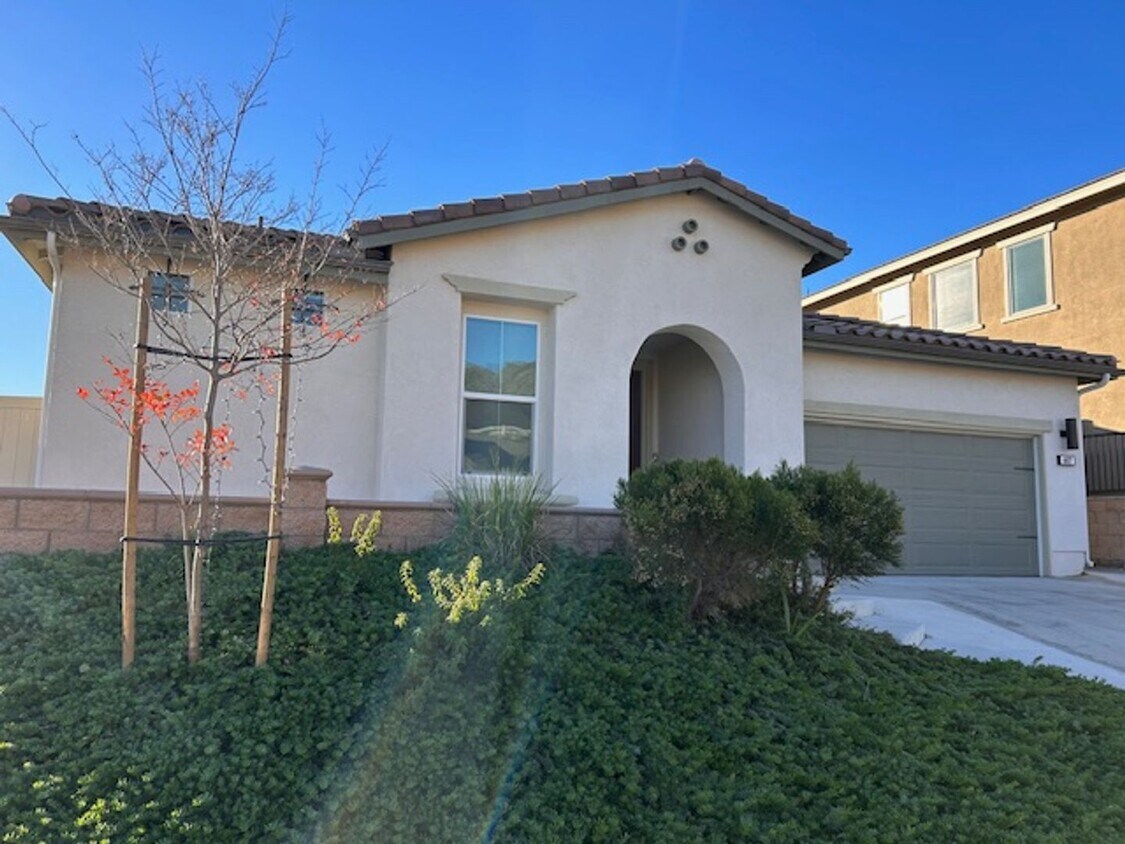 Primary Photo - Single level 4 bedroom home for rent