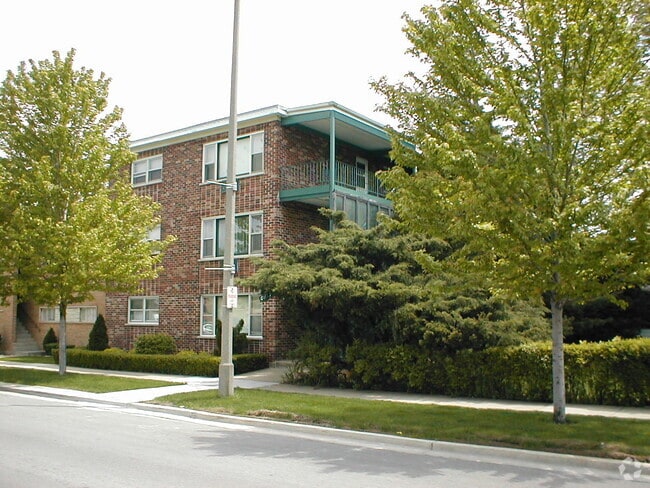 Building Photo - 6638 W Windsor Ave