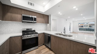 Foto del edificio - 5153 W Maplewood Ave