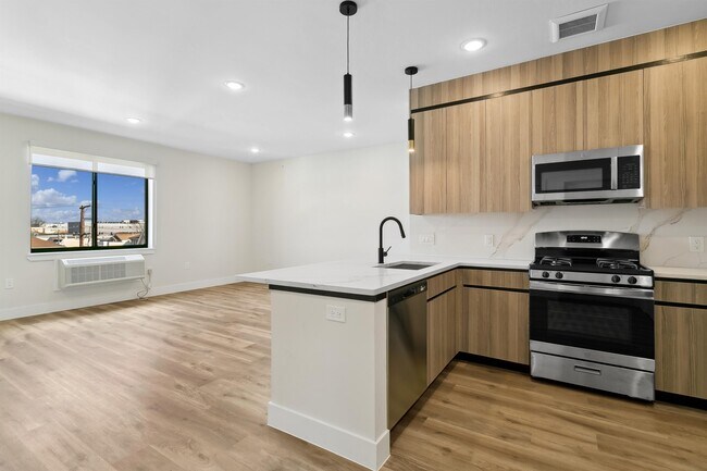 Photo - 582-586-586 66th St Townhome