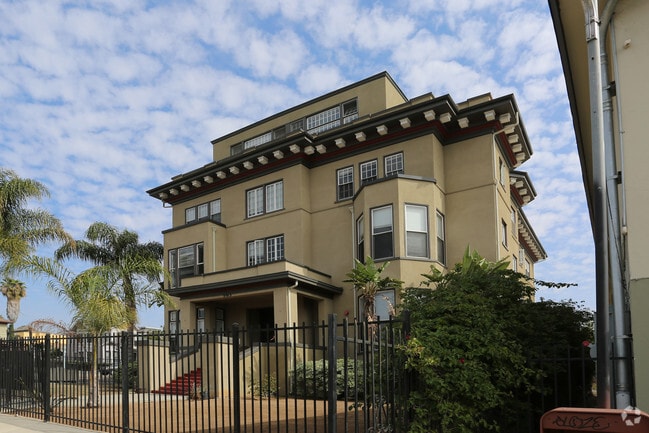 Building Photo - 563 22nd St