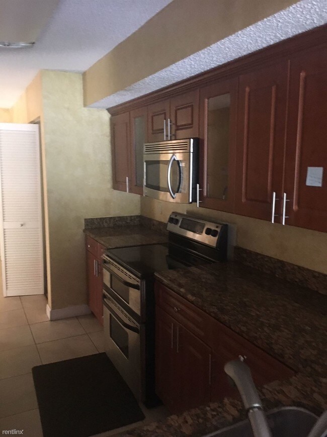 Foto del edificio - 1020 Twin Lakes Dr