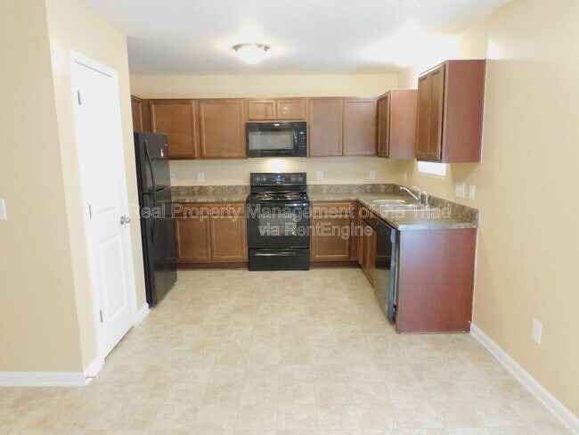Building Photo - 3918 Mountainridge Dr