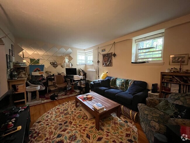 Building Photo - 1559 Beacon St