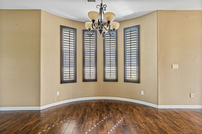 Building Photo - ELEGANT EASTSIDE HOME FOR RENT