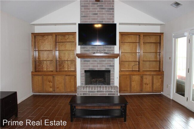 Building Photo - 4 br, 2 bath House - 300 Long Point Dr.