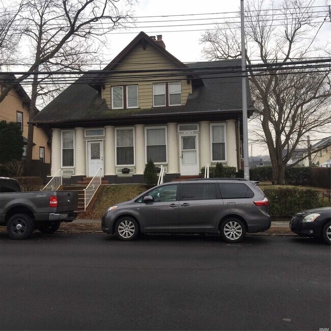 Building Photo - 159-12-159-46 46th Ave