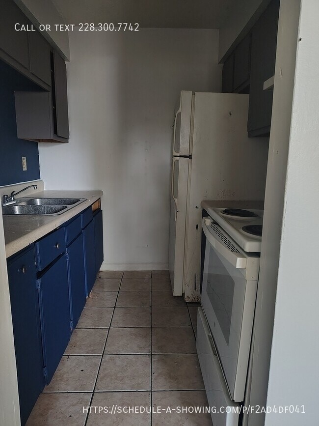 Building Photo - 1228 43rd Ave