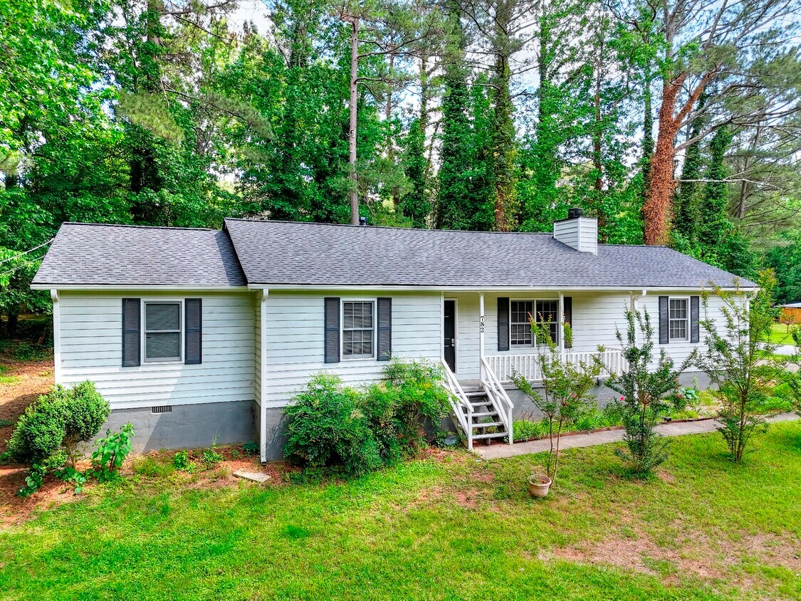 Foto principal - 782 Bankshire Dr