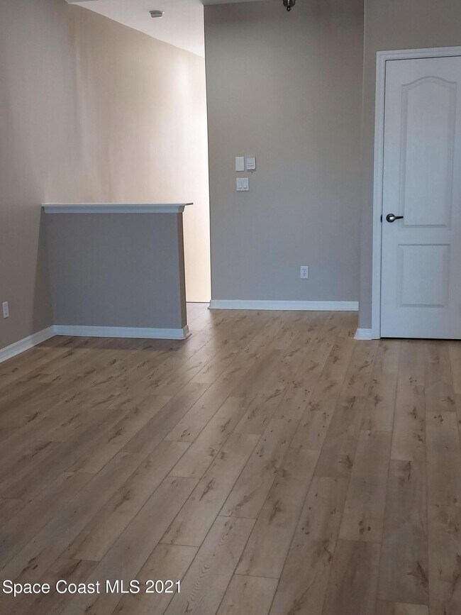 Building Photo - 1030 Venetian Dr