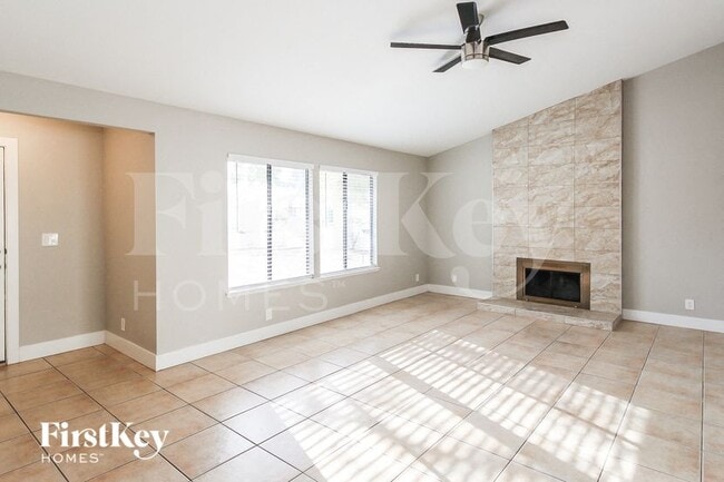 Foto del edificio - 904 Shadow Mountain Pl