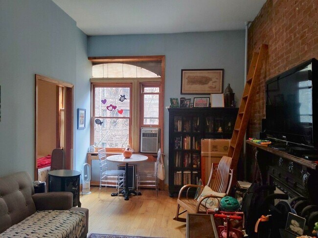 Building Photo - 49 W 73rd St