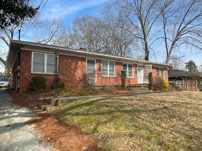 Foto del edificio - For Rent – Stepless Brick Ranch Duplex in ...