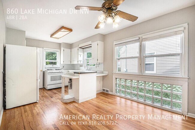 Building Photo - 860 Lake Michigan Dr NW