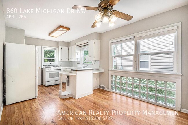 Foto del edificio - 860 Lake Michigan Dr NW
