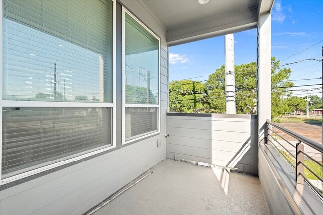 Building Photo - 3004 Charline
