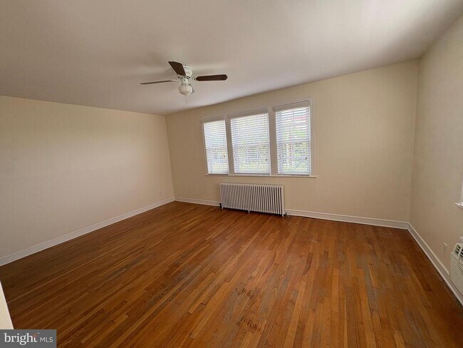 Building Photo - 402 Bashford Ln