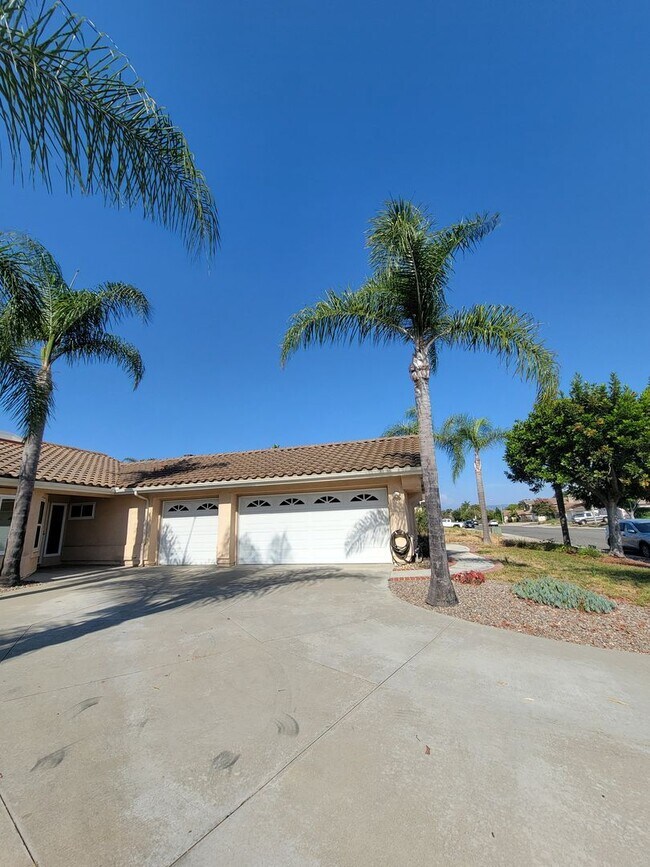 Building Photo - Beautiful 3 Bedroom, 2.5 Bathroom Home wit...