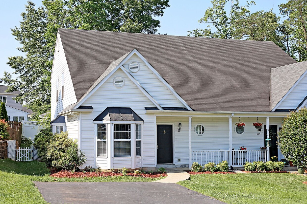 Primary Photo - Light-Filled One Level Briarwood Living