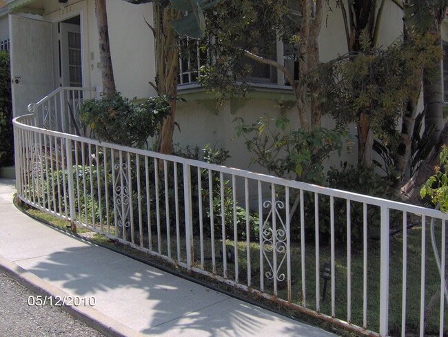 Building Photo - 1222 S Dunsmuir Ave