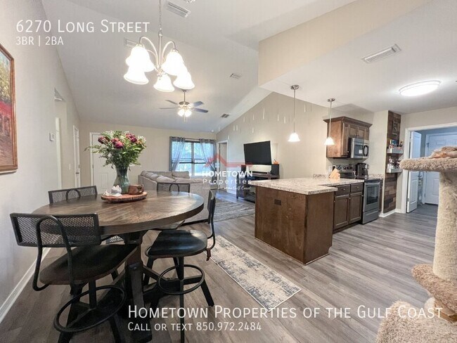 Foto del edificio - Price Reduction! Charming Pet-friendly 3-B...