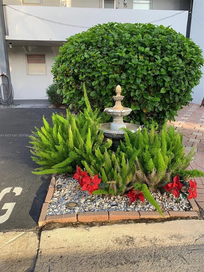 Foto del edificio - 7797 Golf Cir Dr