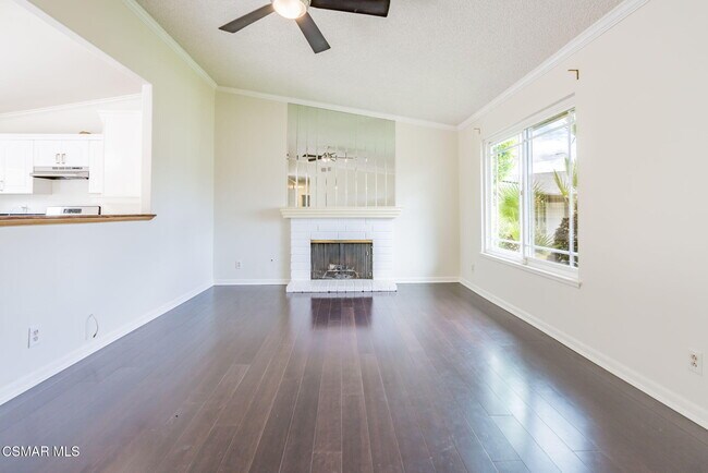 Foto del edificio - 6894 N Auburn Cir