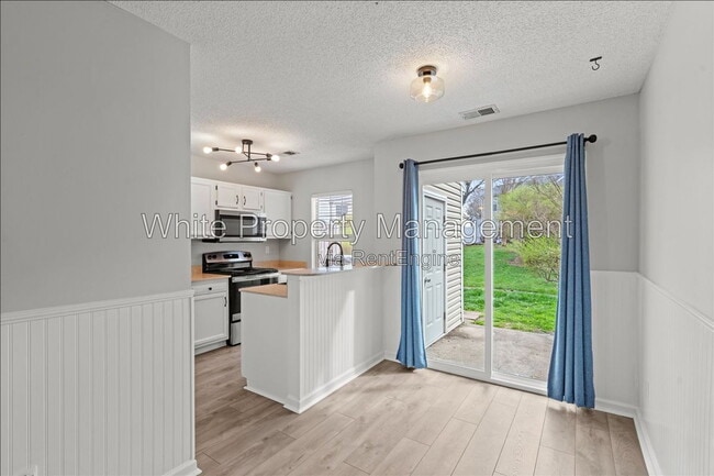 Building Photo - 8289 Golf Ridge Dr