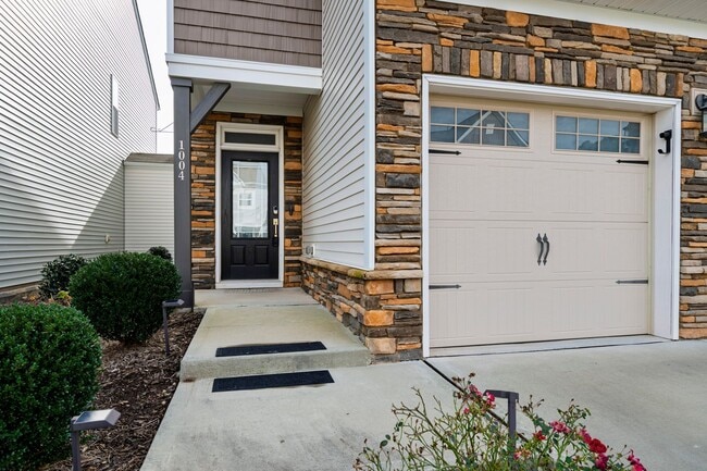 Building Photo - Charming, Well-Maintained Home in Central Morrisville!