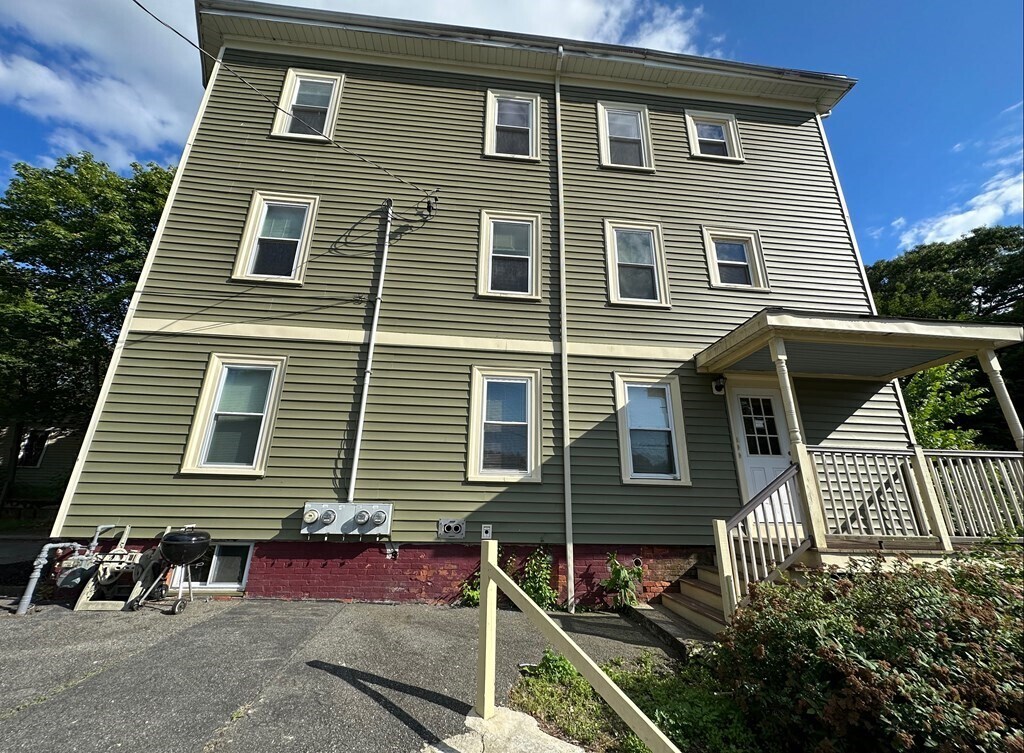 10 Water St Unit 2, Attleboro, MA 02703 Room for Rent in Attleboro