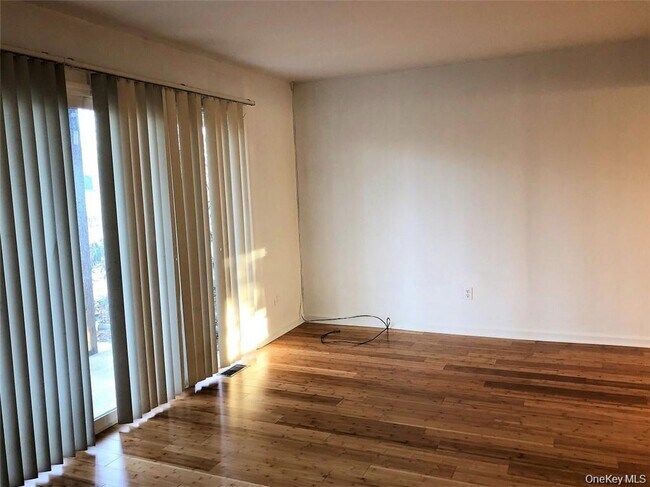 Foto del edificio - 34 Poplar Ln