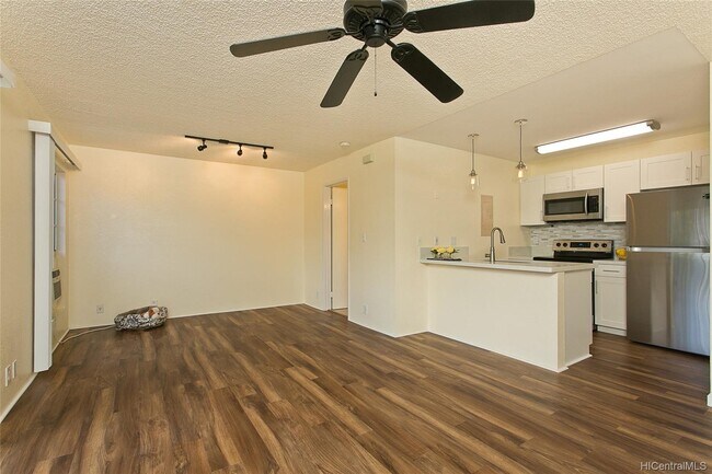 Building Photo - 493 Mananai Pl