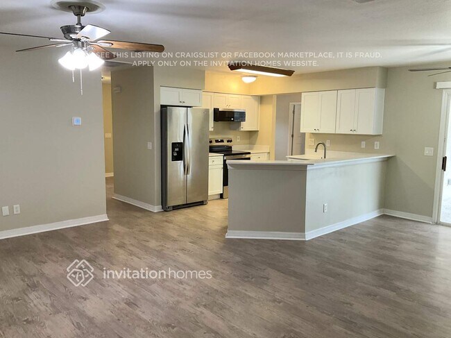 Foto del edificio - 1240 Sleepy Hollow Ln