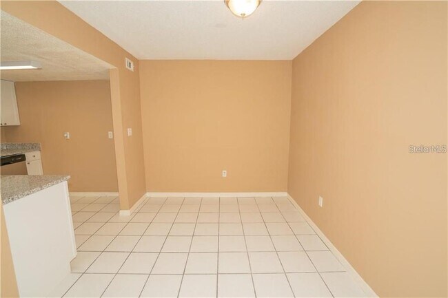 Foto del edificio - 914 Lake Destiny Rd
