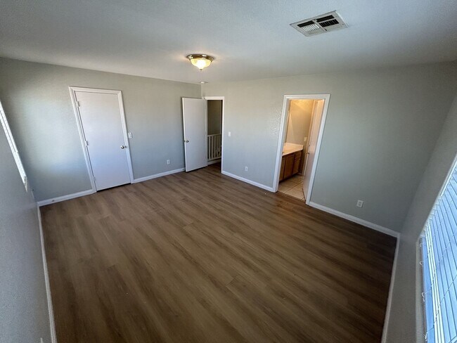 Foto del edificio - SW 2 story!