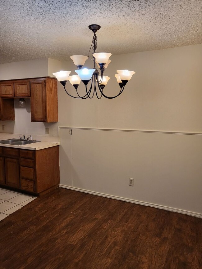 Building Photo - 808 Austin St