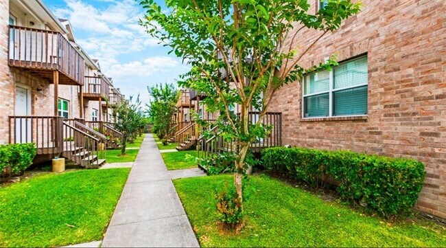 Foto del edificio - 11905 Algonquin Dr