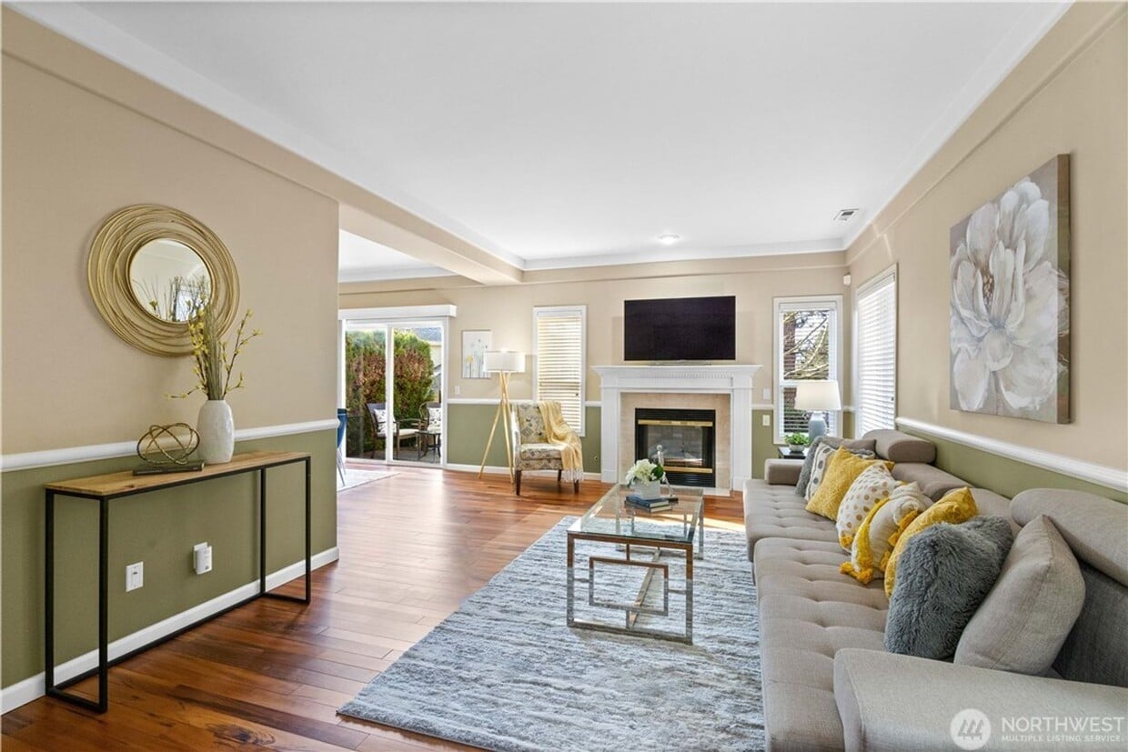 Primary Photo - Town house available in desirable woodinville