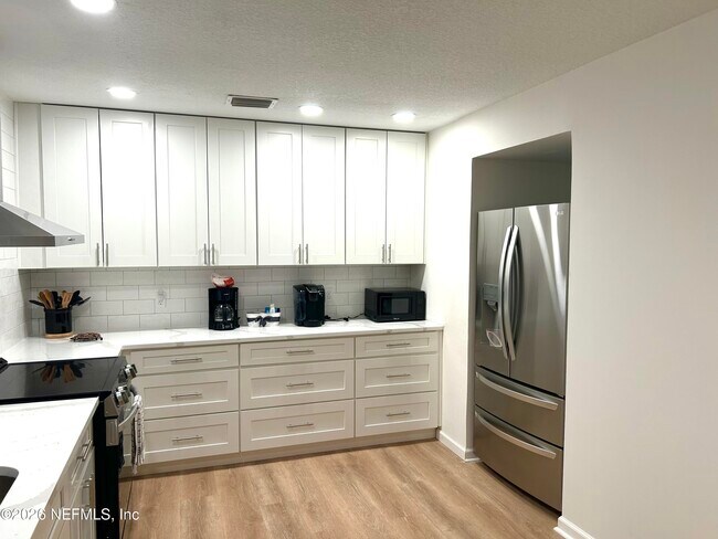Foto del edificio - 3123 Courtney Woods Ln W