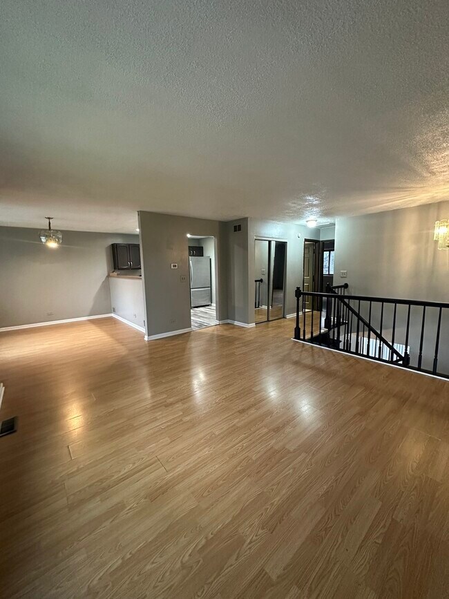 Building Photo - 3931 Sandpiper Dr