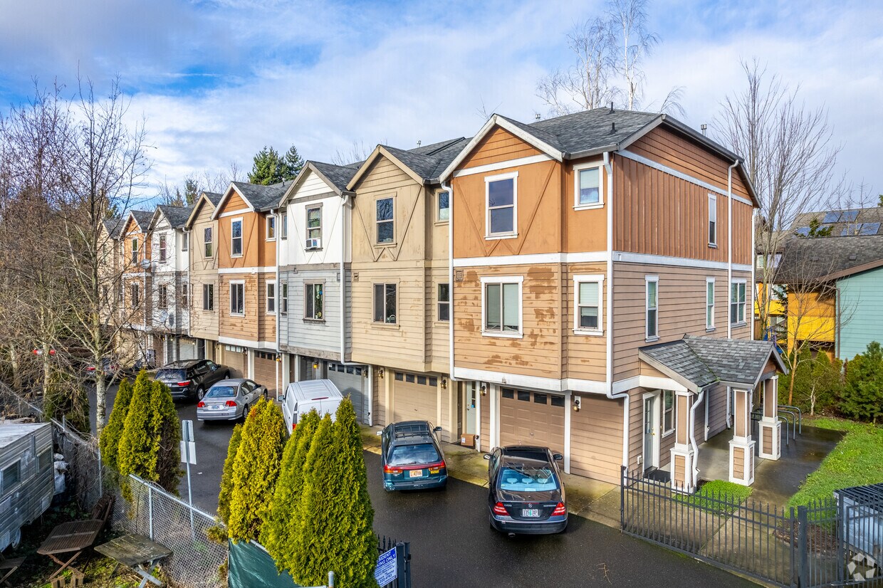 Foto principal - 5309 NE Cully Blvd