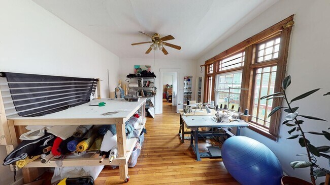 Foto del edificio - Spacious 2BR on Science Hill | Huge Kitchen & Living Area | Near Yale