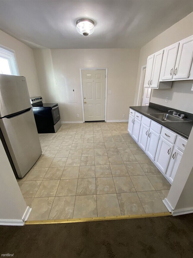 Building Photo - 1 br, 1 bath Duplex - 6 Dundee Ave B