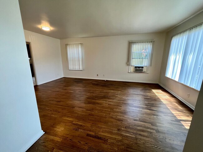 Foto del edificio - 9041 Krueger St