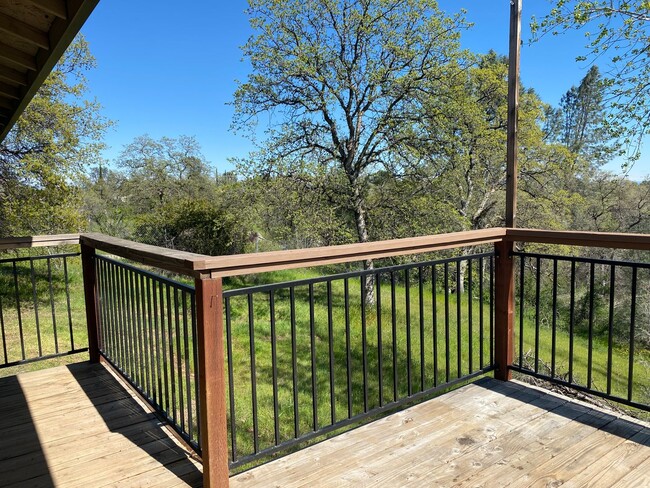 Building Photo - Upcoming vacancy!  Well maintained home on...