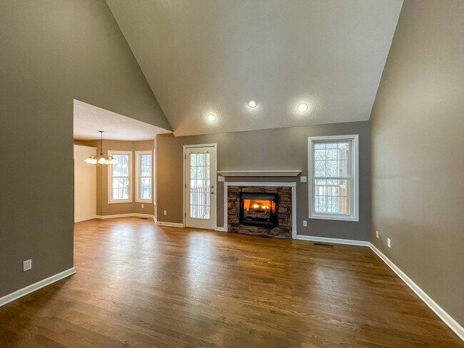 Foto del edificio - Spacious Four-Bedroom in Candler