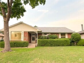 Building Photo - 2109 Highwood Dr