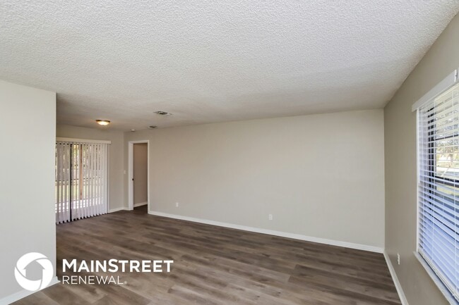 Building Photo - 834 Gera Ave NW